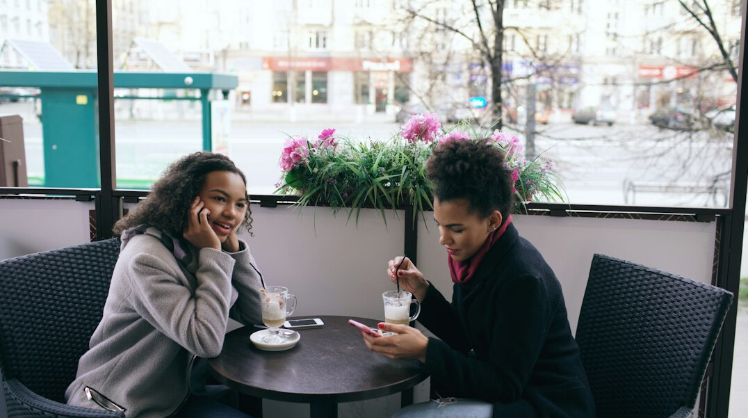 friends chatting at cafe
