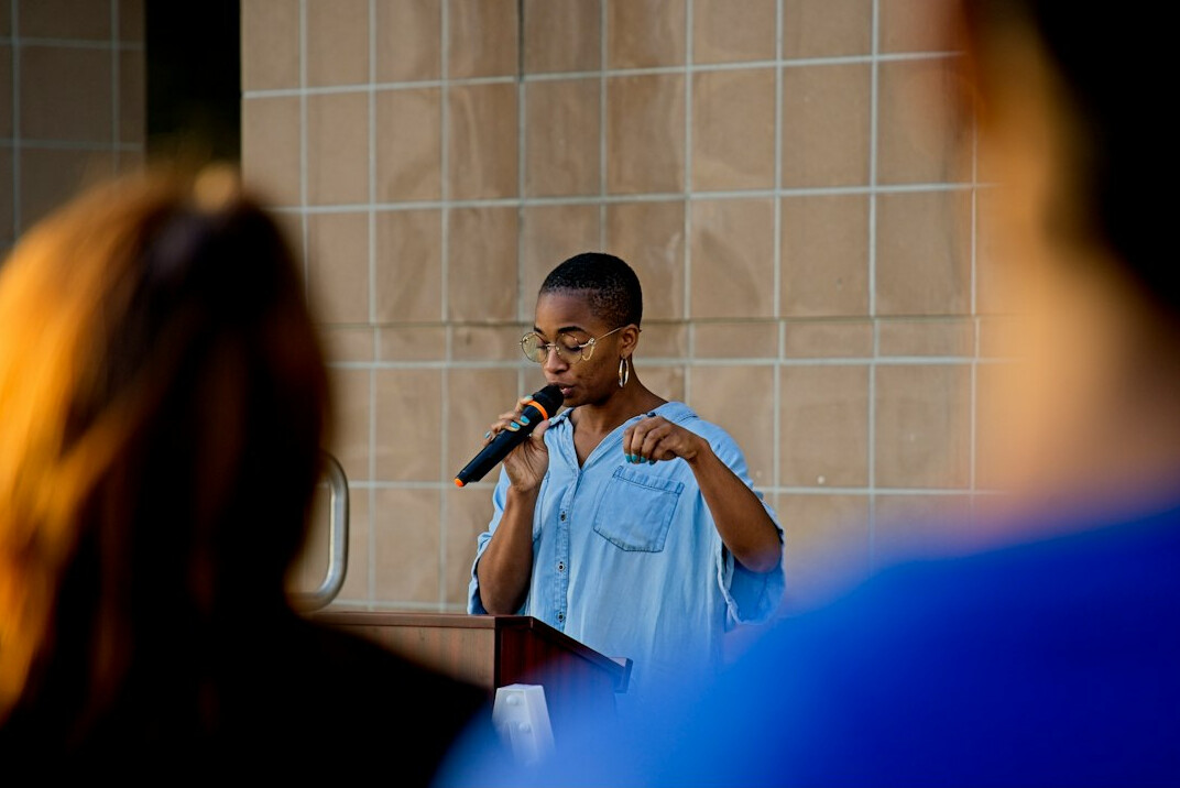 Brazilian woman public speaking instructor